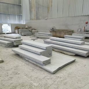 西宁 整石台阶（大面火烧+侧面自然面），出货前厂内拼装