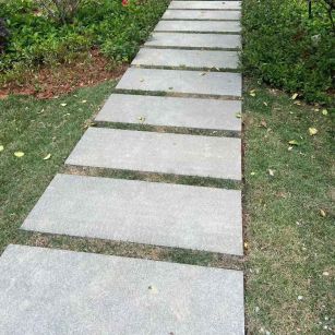 西宁 芝麻黑小区踏步、汀步石铺装效果