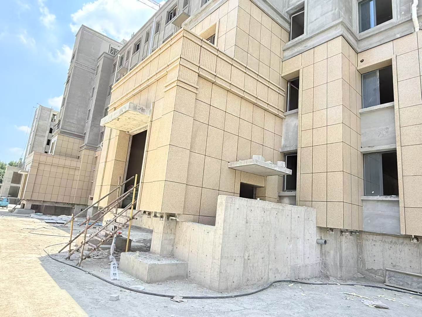 西宁 黄金麻干挂，工地实拍