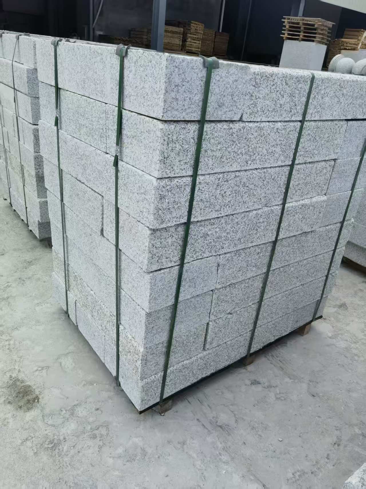 西宁 芙蓉白火烧两面路沿石