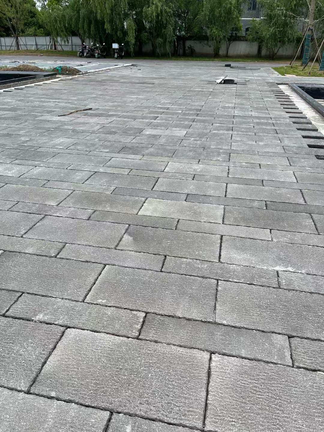 西宁 工地仿古石铺装现场实拍