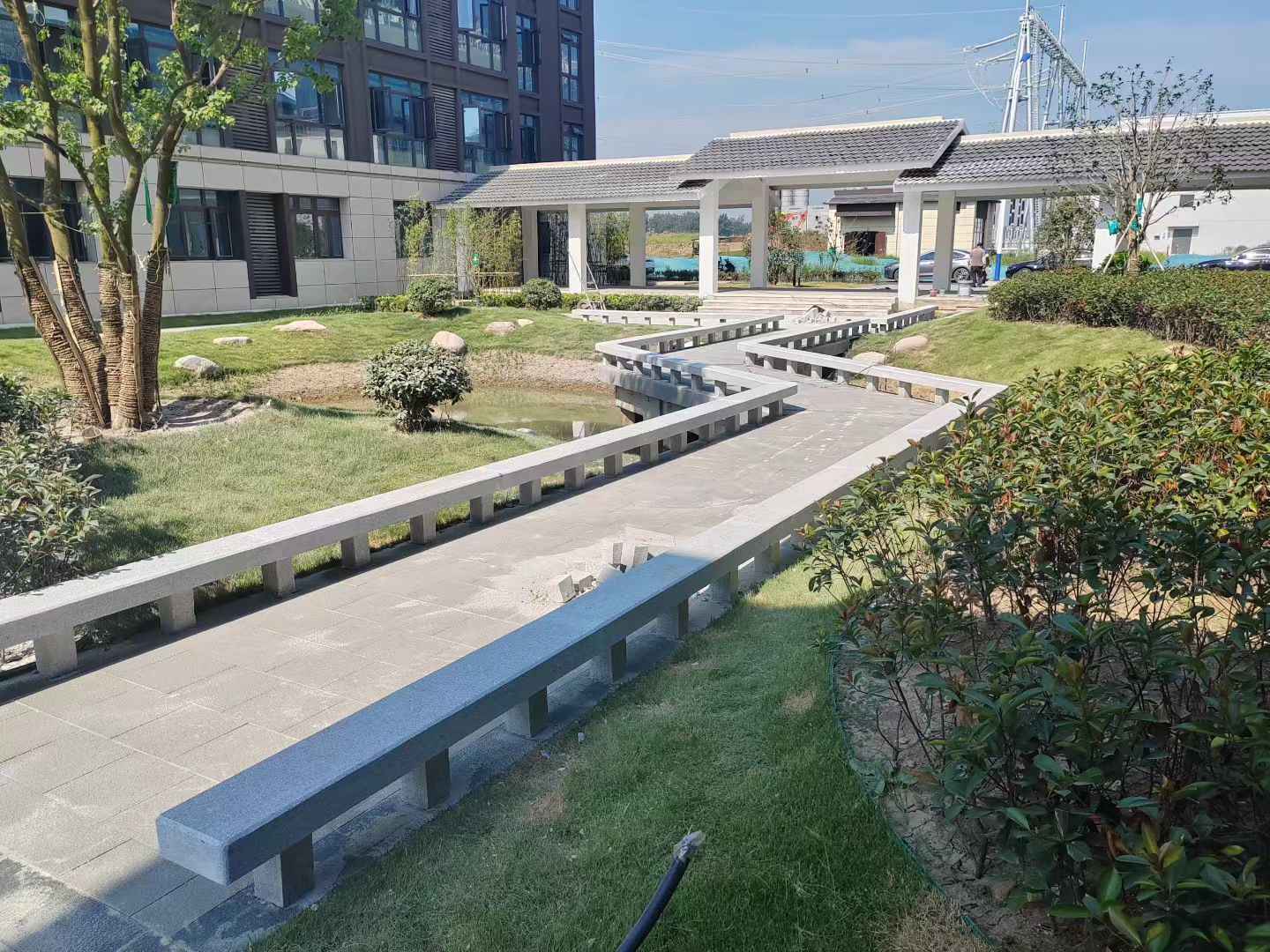 西宁 芝麻灰小区坐凳&栏杆安装效果